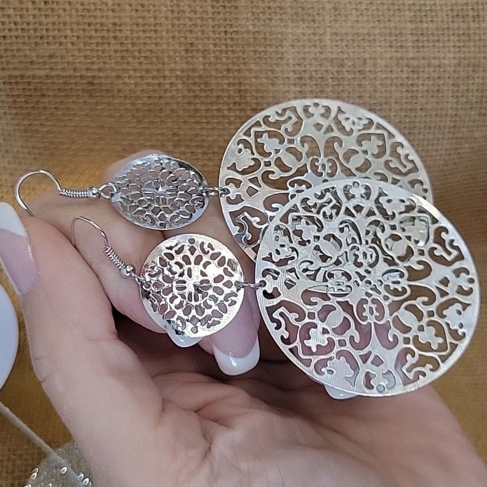 WHISPER WEIGHT CUT MEDALLION EARRINGS - Picture 3 of 8